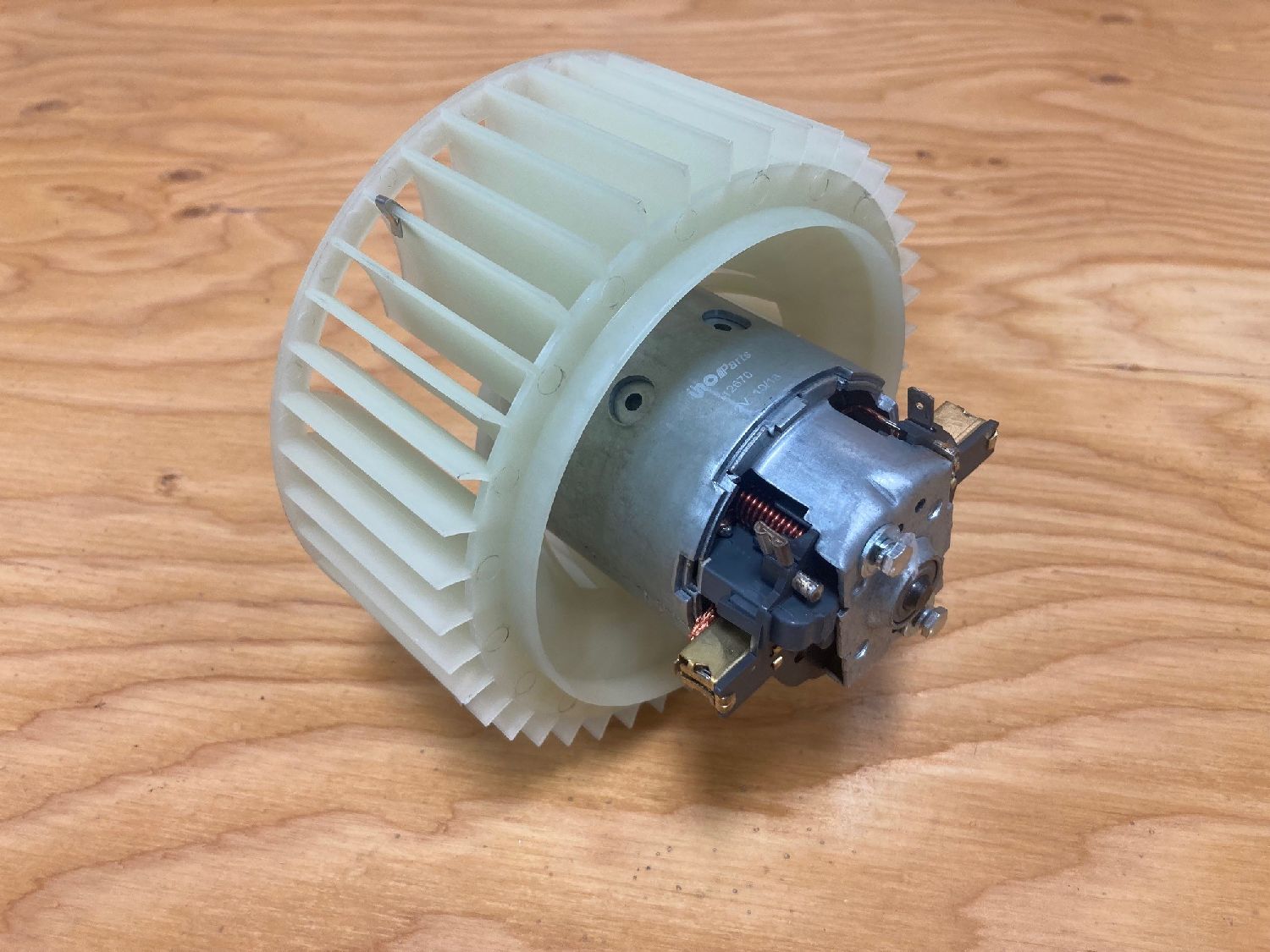 Heater Blower Motor W/Cage Üro